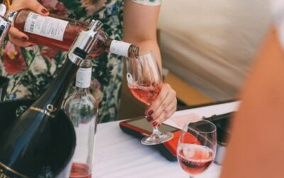 V polovině května dorazí do Prahy 25 vinařů. Dovezou sedm tisíc lahví růžového vína